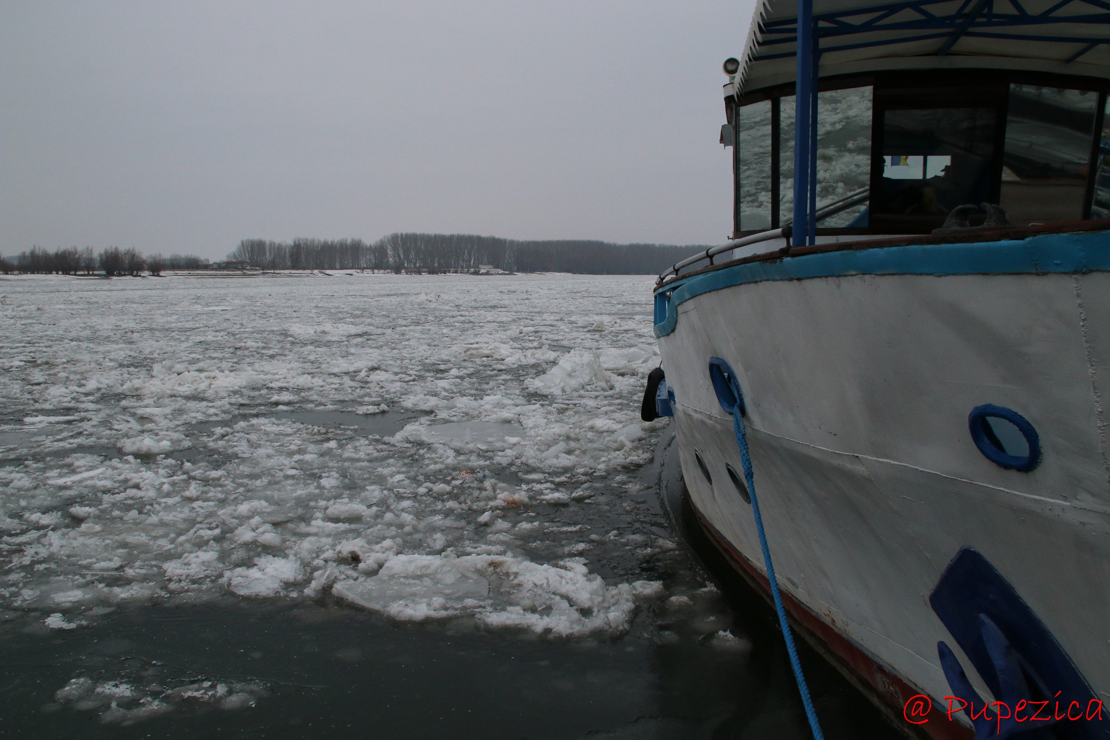 Dunarea inghetata la Port Aval - Tulcea. Ianuarie 2017. Tulcea sub asaltul sloiurilor