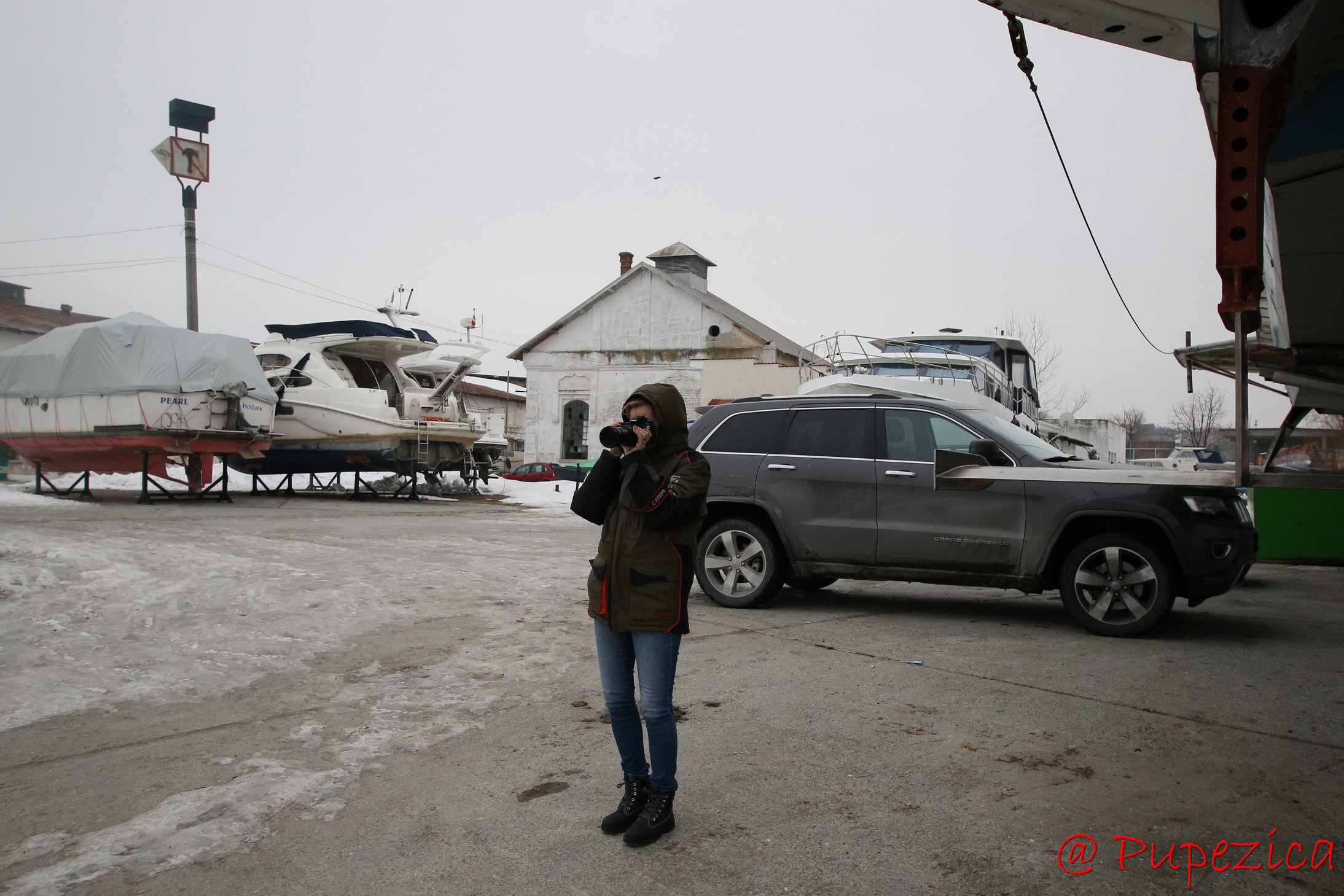 Dunarea inghetata la Tulcea - Port Aval. Ianuarie 2017. Silueta Pilotului