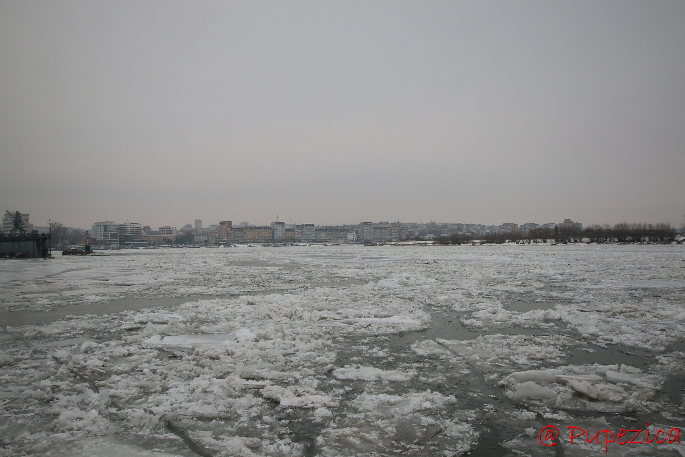 Dunarea inghetata la Tulcea - Port Aval. Ianuarie 2017. Sloiuri