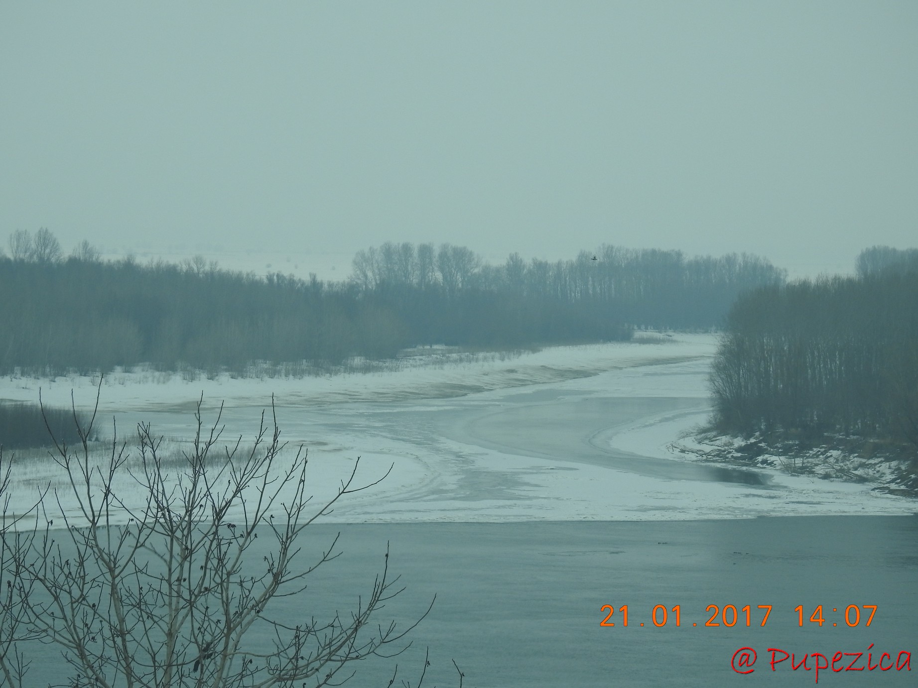 DJ223 - Drumul Frumos catre Delta Dunarii, iarna. Ianuarie 2017. Ochiuri de apa pe Dunarea inghetata