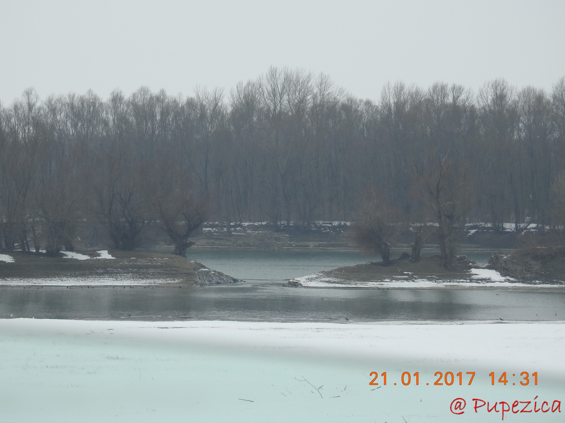 DJ223 - Drumul Frumos catre Delta Dunarii, iarna. Ianuarie 2017. Digul de aparare spart amonte de Capidava