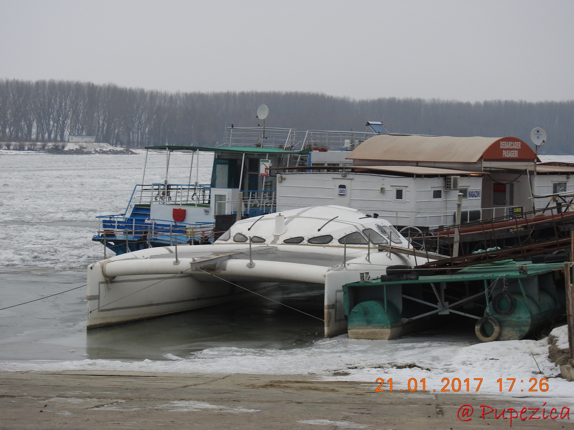Port Aval - Tulcea sub asaltul gheturilor. Ianuarie 2017. Catamaran