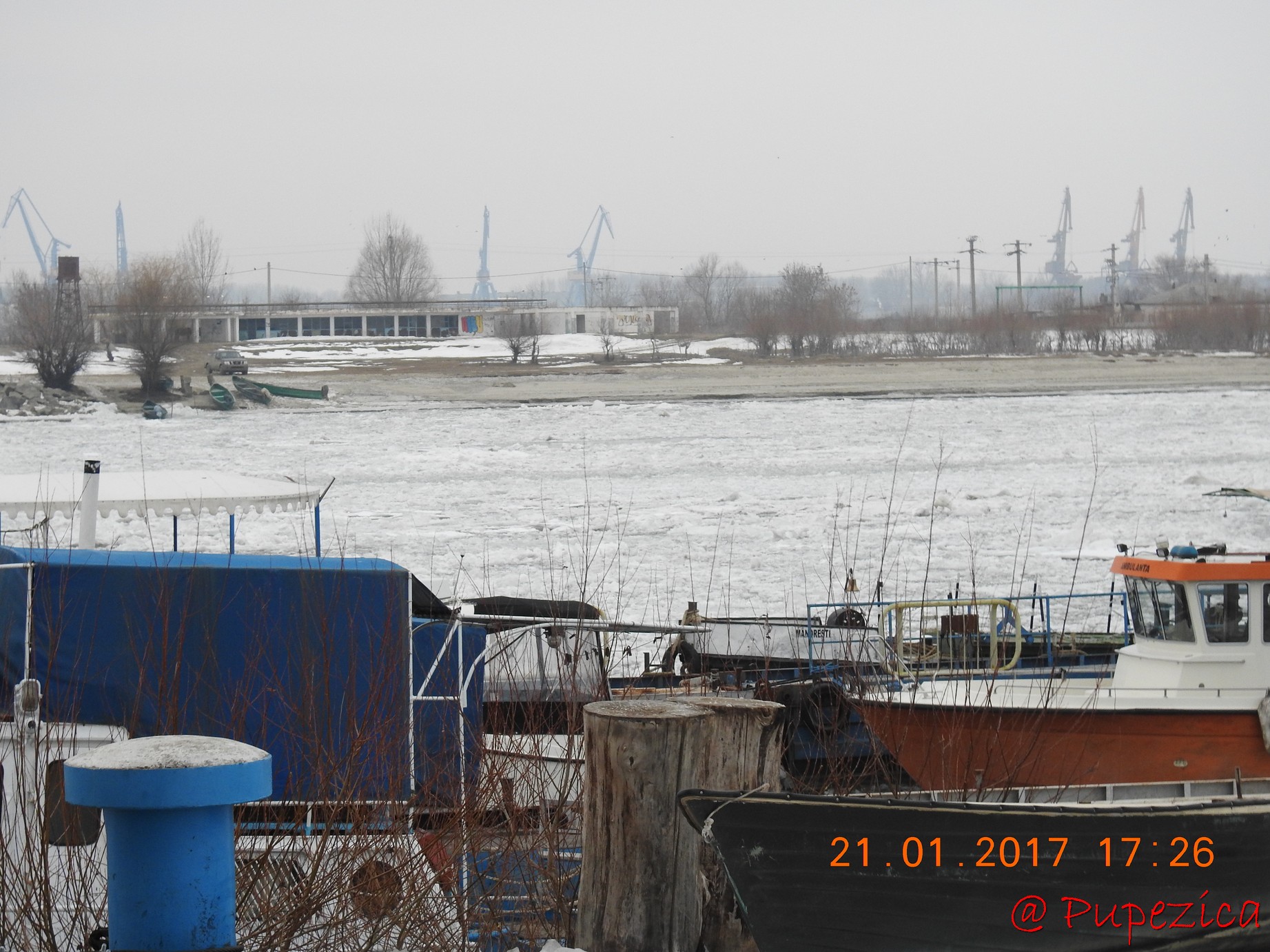 Port Aval - Tulcea sub asaltul gheturilor. Ianuarie 2017