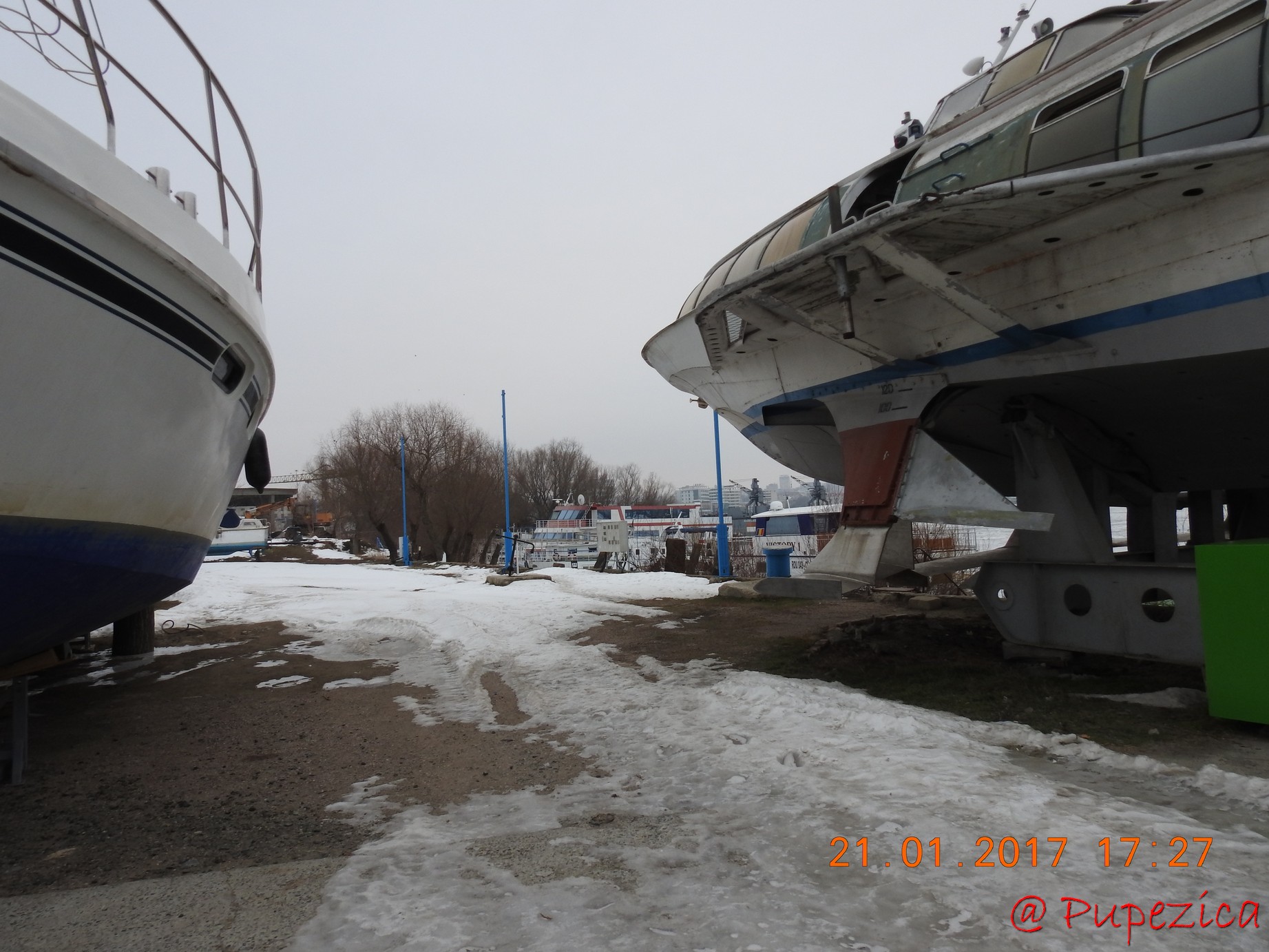 Port Aval - Tulcea sub asaltul gheturilor. Ianuarie 2017