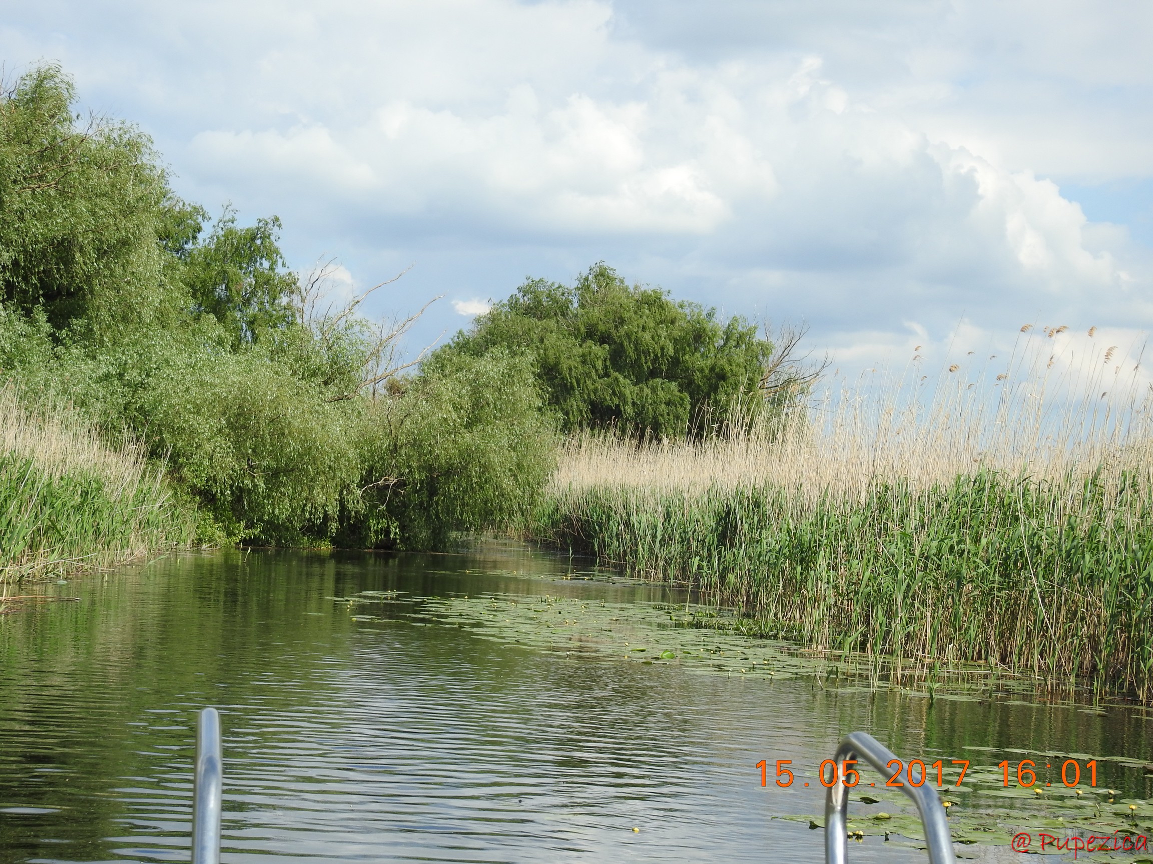 Canalul Suez din Delta Centrala taie de la vest la est Grindul nisipos Caraorman