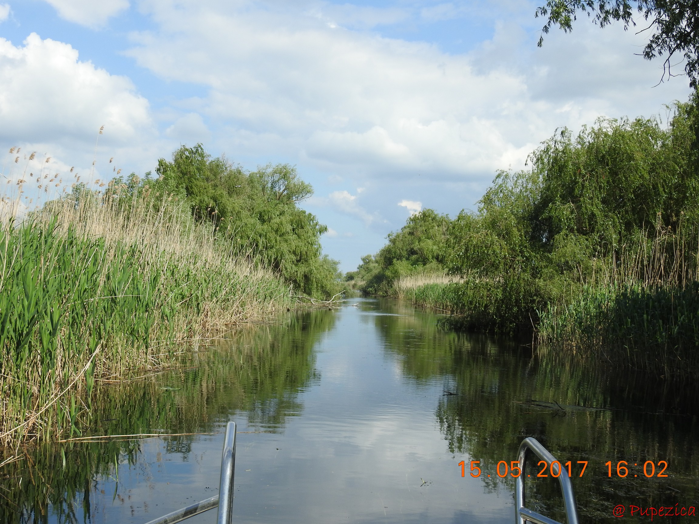 Canalul Suez din Delta Centrala taie de la vest la est Grindul nisipos Caraorman