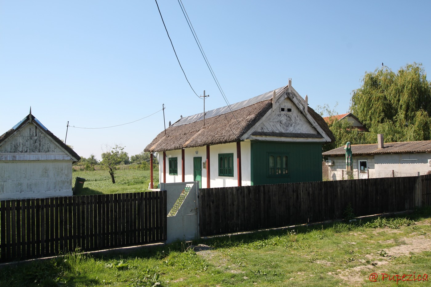 Satul Gorgova din Delta Dunarii. Digul principal de pe malul drept al Bratului Sulina