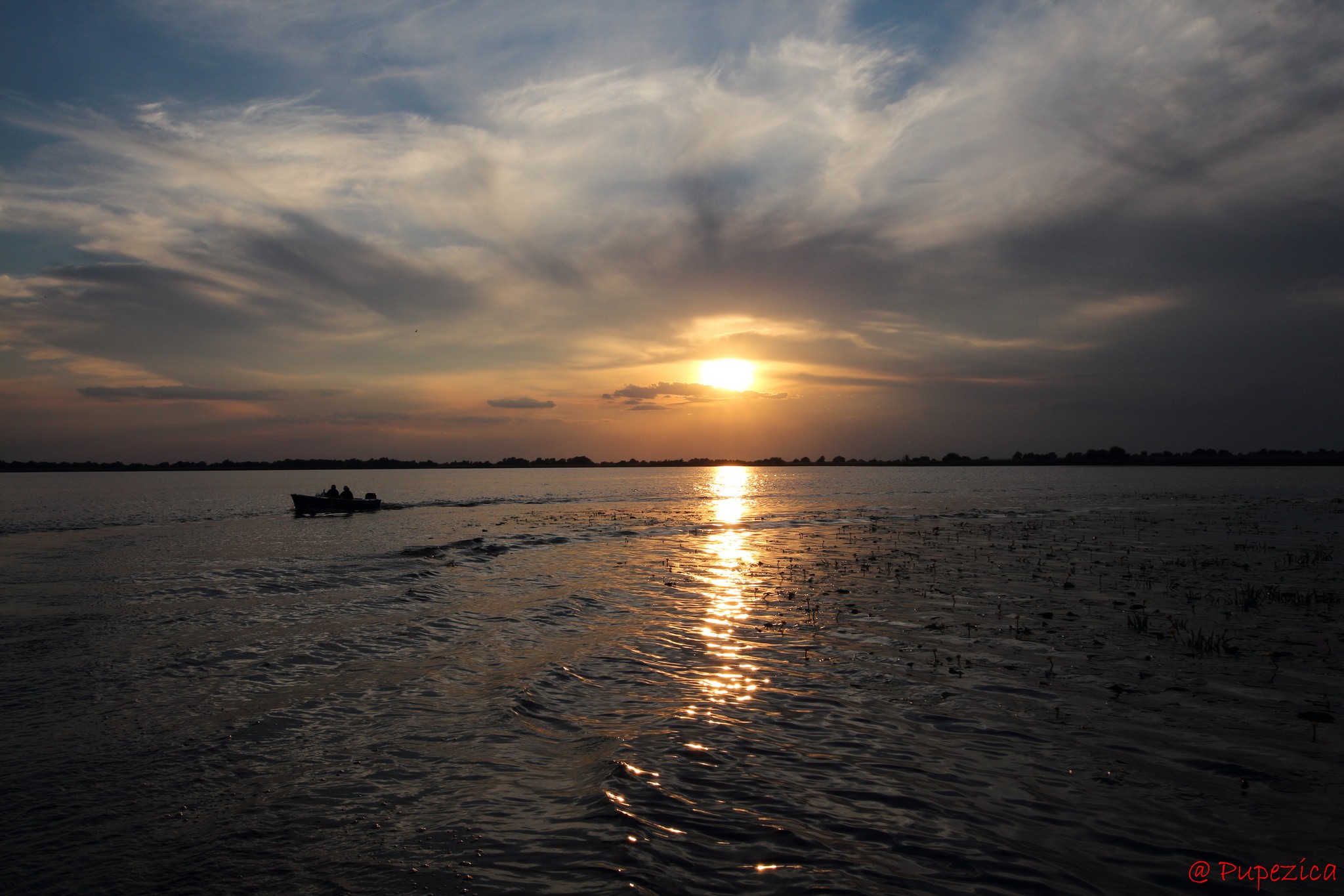 Apus pe Lacul Lideanca din Delta de Vest