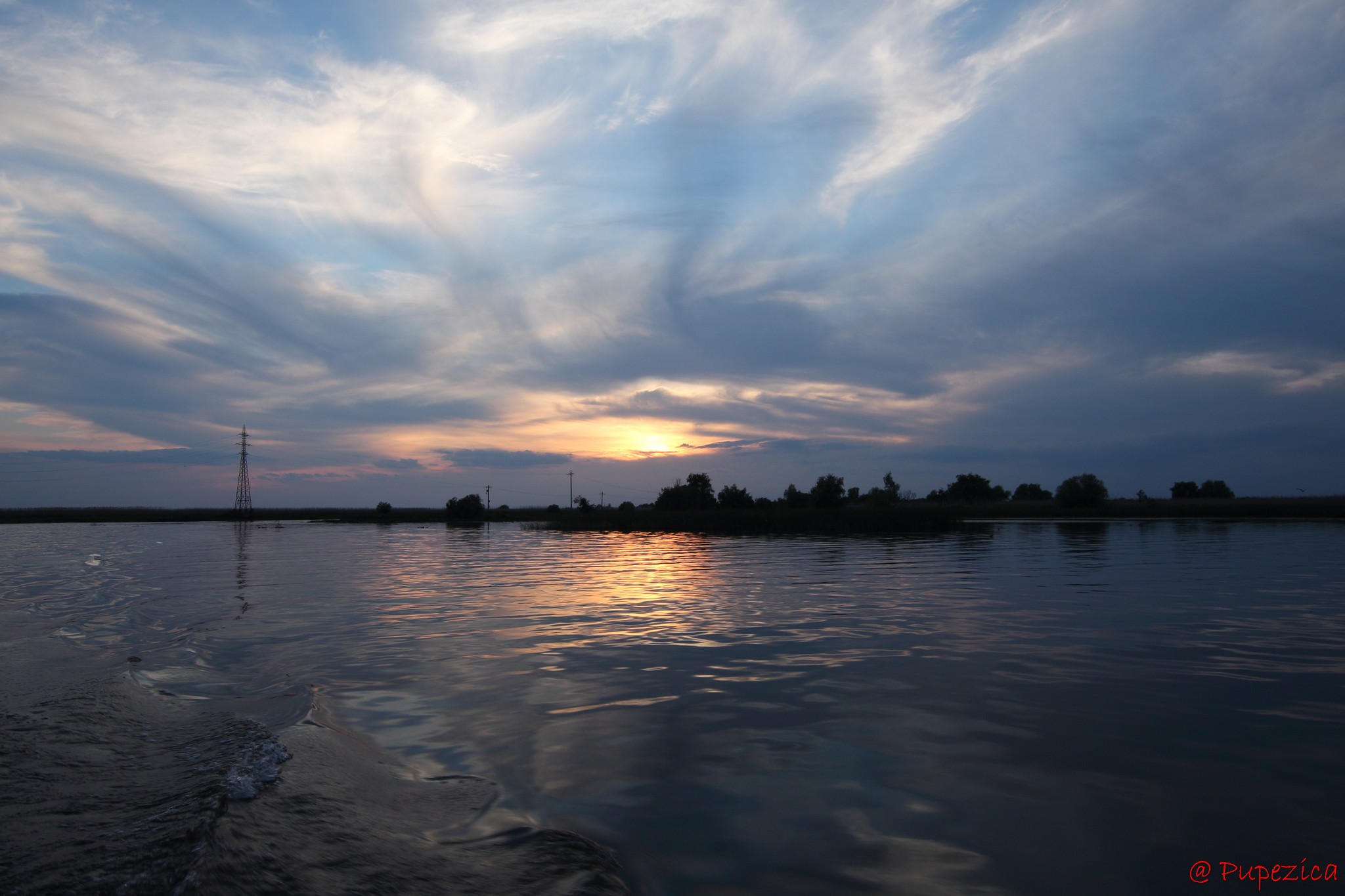 Apus pe Lacul Lideanca din Delta de Vest