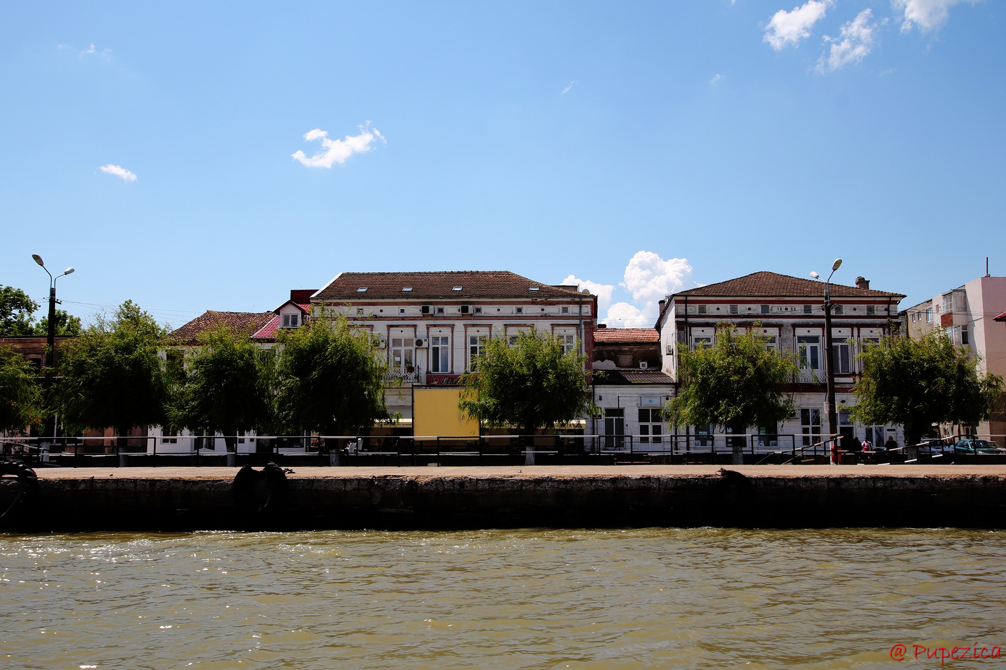 Orasul Sulina vazut de pe Dunare.